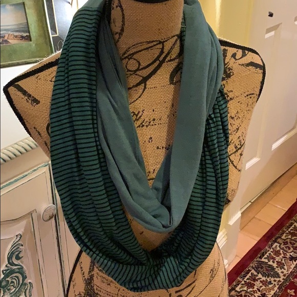 Accessories - Beautiful New Condition Scarf OS